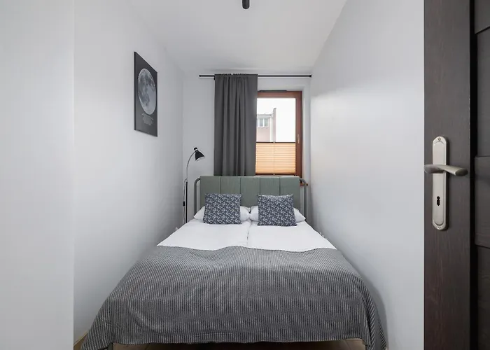 Stylish Apartment With Balcony & Parking Cracow By Noclegi Renters