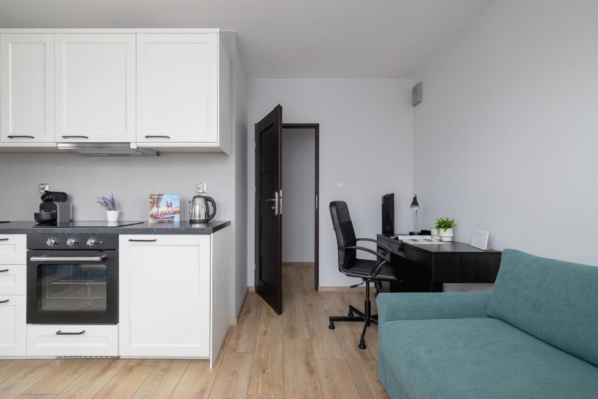 Stylish With Balcony & Parking Cracow By Renters Apartmán