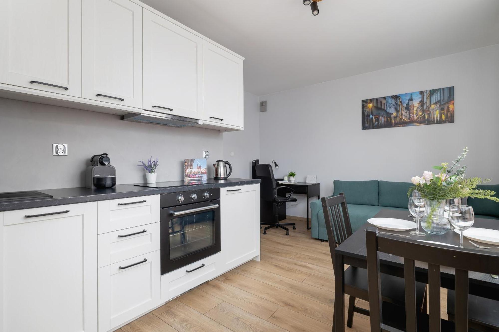 Stylish With Balcony & Parking Cracow By Renters Apartmán *