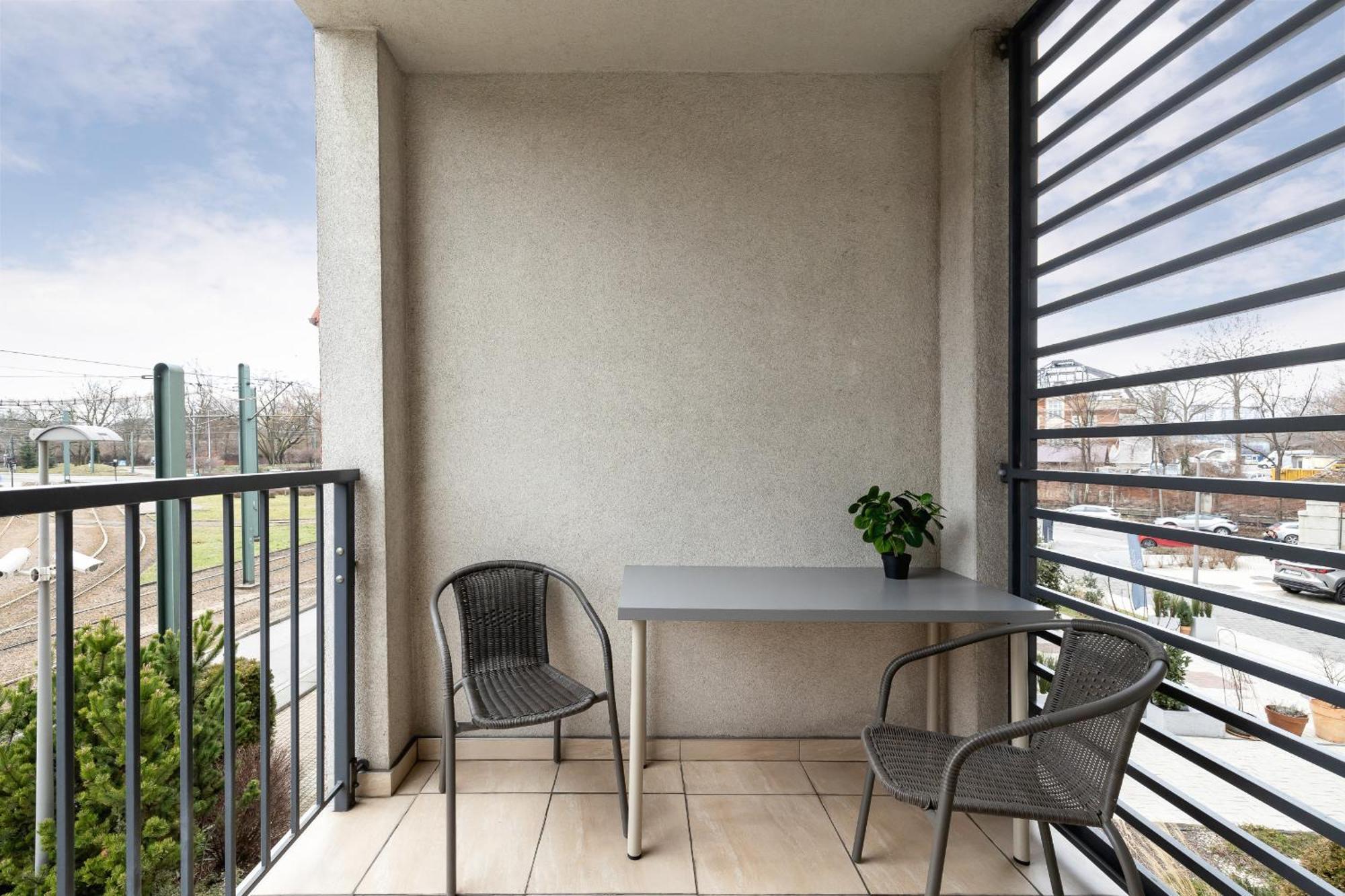 Stylish With Balcony & Parking Cracow By Renters Apartmán Krakov